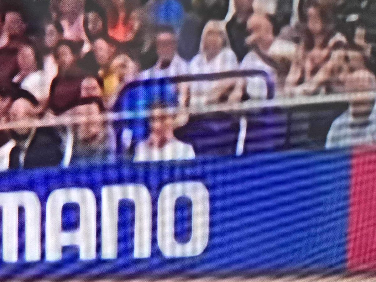 Granthspeed's tweet photo. White shirt behind the NO - go on make Raymond’s day!  Please @JoRowsellMBE @carltonkirby https://t.co/gc6Yl5GaIp