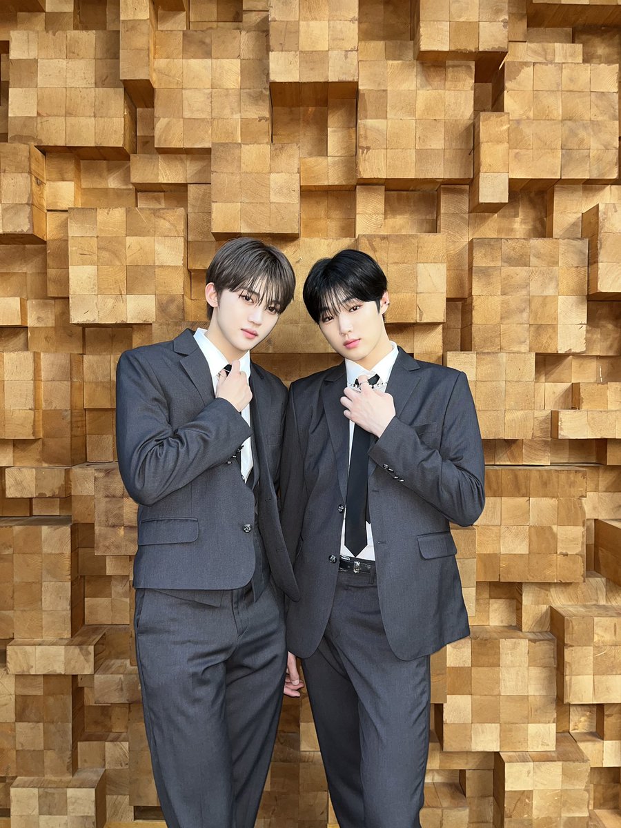 [#은섭]
잘 자요오😴😴
푸욱 깨지 말고 자여😍
저희는 무슨즈 할까여😎😎

#루네이트 #LUN8 #도호
#섭나잇💤