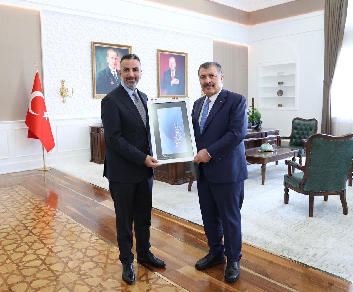 Sağlık Bakanımız Sayın Fahrettin Koca’yı ziyaret ederek, şahsında özveri ile gayret gösteren sağlık çalışanlarımıza şükranlarımızı sunarak, görevinde üstün muvaffakiyetler diledik. Kıymetli Bakanımıza nazik misafirperveliklerinden ötürü şükranlarımı arz ediyorum. @drfahrettinkoca