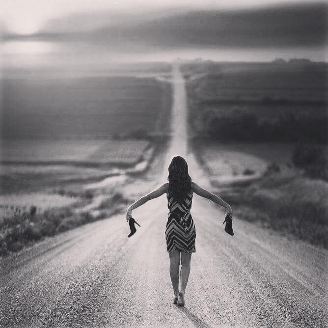literlandweb1's tweet photo. "Sé que tiene usted sueños de los que nada me dice. No los quiero conocer. Pero le digo una cosa: ¡Vívalos todos, viva esos sueños, eríjales altares! No es lo perfecto, pero es un camino".
Hermann Hesse https://t.co/pdyLqNup1M