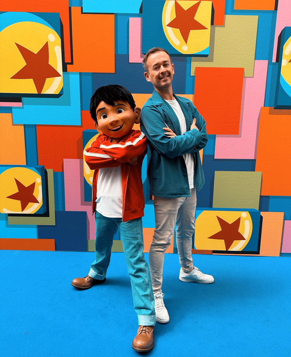 To celebrate #TogetherPixarShow, Miguel paid a visit to #DisneylandParis Cast Members today for un poco loco #DisneyCastLife moment ! ✨