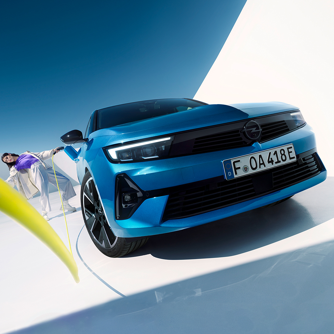 GrupoMPalma's tweet image. #HiEnergy ⚡ - El #OpelAstra Electric hace que te vuelvas por su diseño atrevido y movimiento 100% eléctrico.