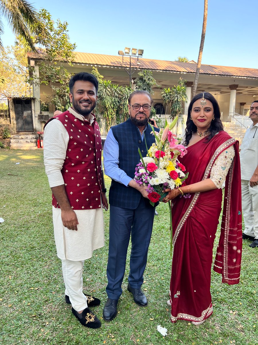 ReallySwara's tweet photo. Wishing @abuasimazmi ji a happy birthday, and a long, healthy and happy life! 🙏🏽✨ https://t.co/HZleZTqNFY