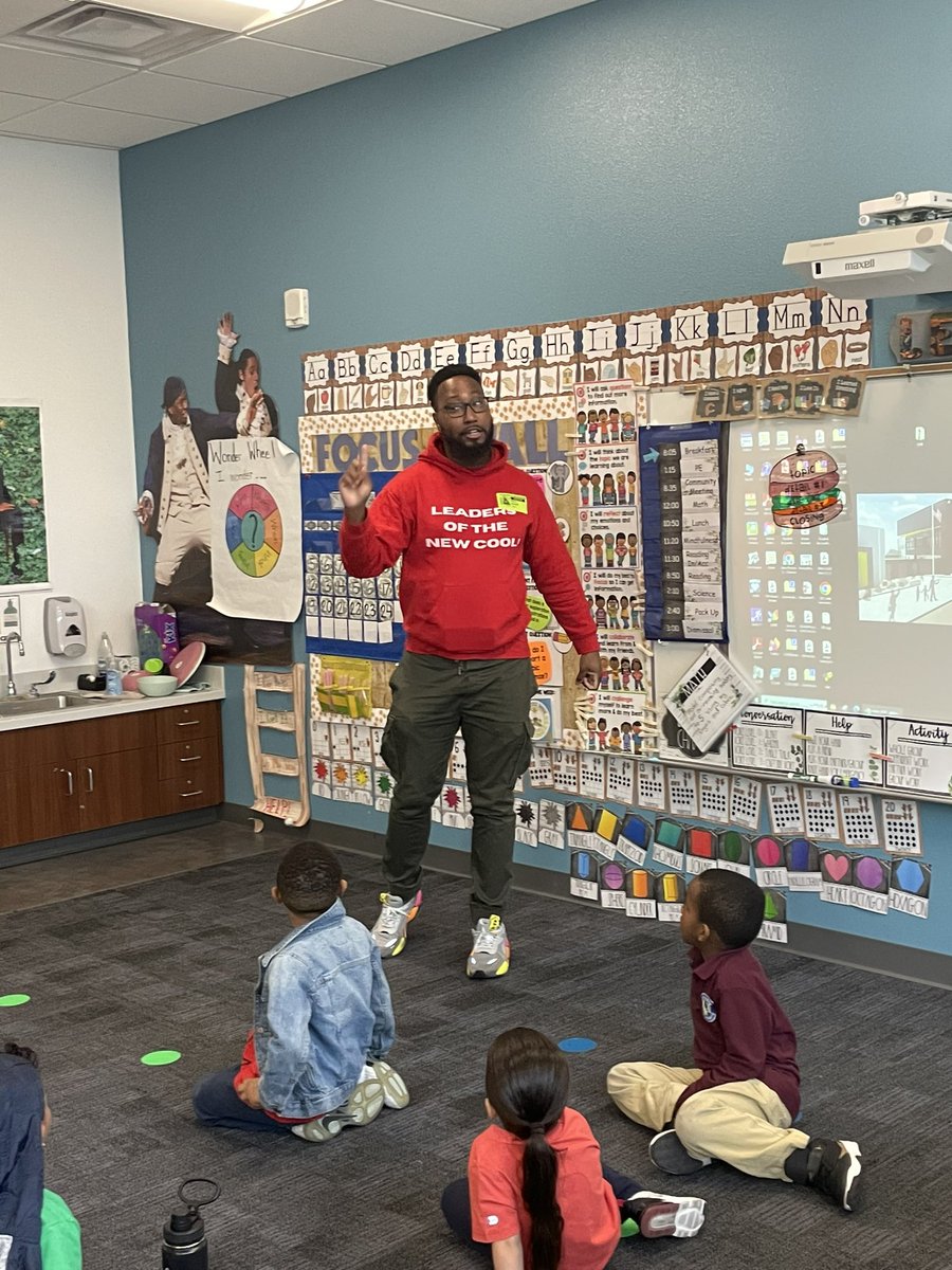 Being a librarian allows you to be a hero of the PEOPLE!! I love engaging with my community and the youth!! Librarians are always “OUTSIDE” like the young people say..LEADERS OF THE NEW COOL!! #librarians #bookworm #ilovebooks #betheexample #positivevibes #librariesofinstagram