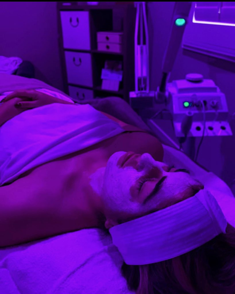 Est2023Moncheri's tweet photo. Mon Cheri's specialty is providing the best skin care services to help you maintain a flawless complexion. Visit my salon today at 7841 Wadsworth Blvd #105!

#SkinCareService https://t.co/1PA2rkW0sU https://t.co/aCGlp2FnuV