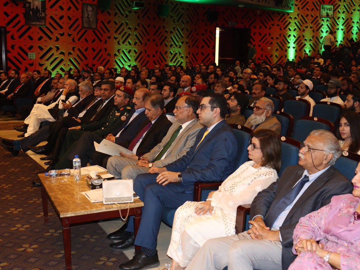 Ministry of Planning Development &amp; Special Initiatives awarded 75 remarkable individuals and 60,000 talented young grads with internships under the #DevelopmentLeadershipAward and #BNIP programs. It’s a celebration of dedication and progress.

#PakDevAwards