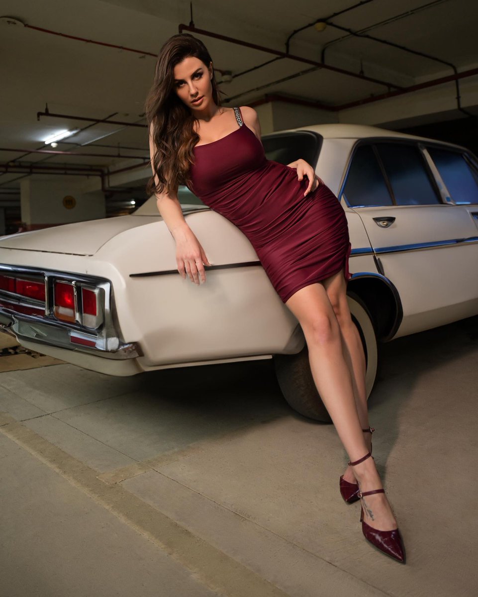talkingbling's tweet photo. #GiorgiaAndriani swoons away all the attention of the netizens with her sizzling hot looks in this maroon body con ensemble 🫣🥵
.
.
.
.
#GiogiaAndriani #actress #diva #sexyphoto #actresslooks #actressattire #newwear #celeblook #fashionwear #stylegame #glam #TalkingBling https://t.co/eJk1DDX1BU