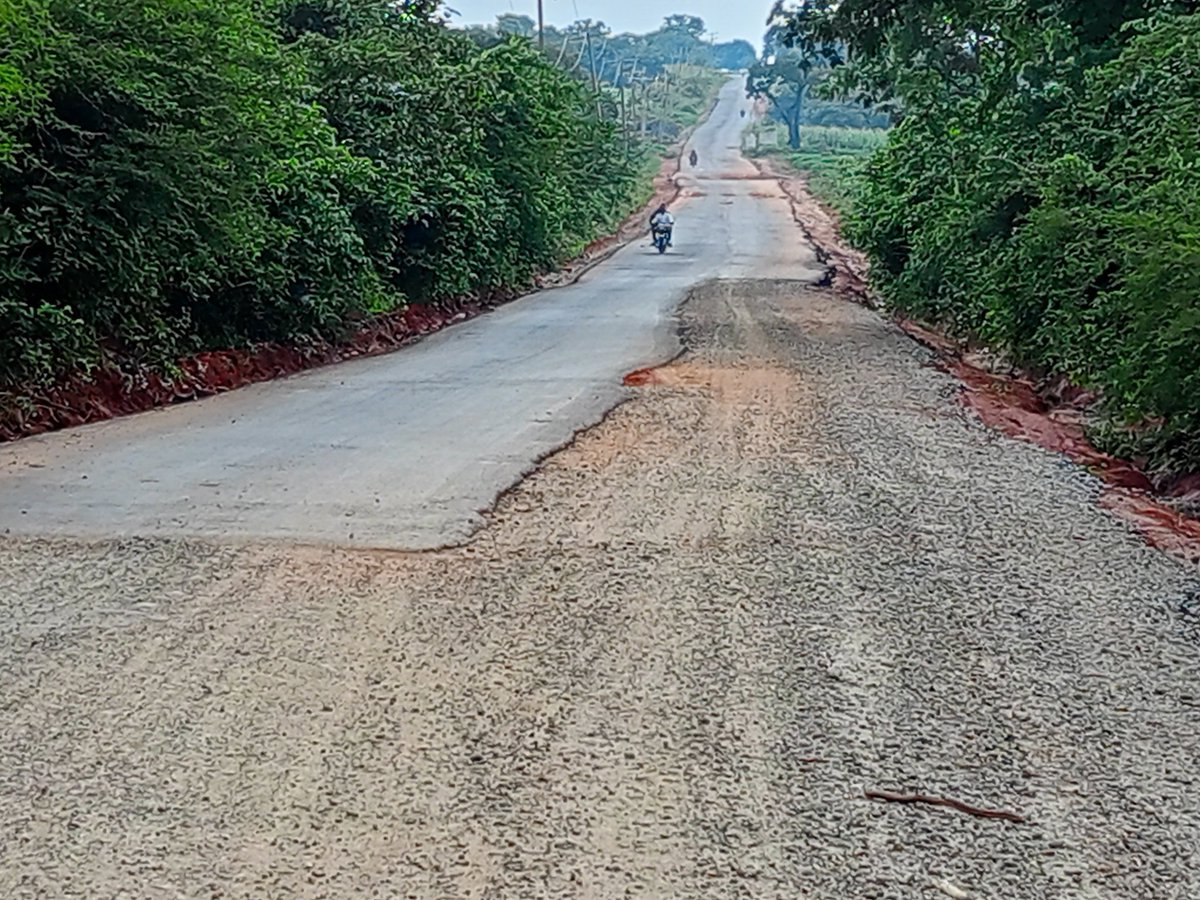 DevTalkks's tweet photo. @IretiKingibe help Zuma community

 A road awarded by the @GEJFoundation administration at the cost of N1.5 billion to Arab contractor in Zuma community of Bwari Area Council has been abandoned. 
Please intervene
@abujastreets @OpenSociety https://t.co/9dNB2zrAbs