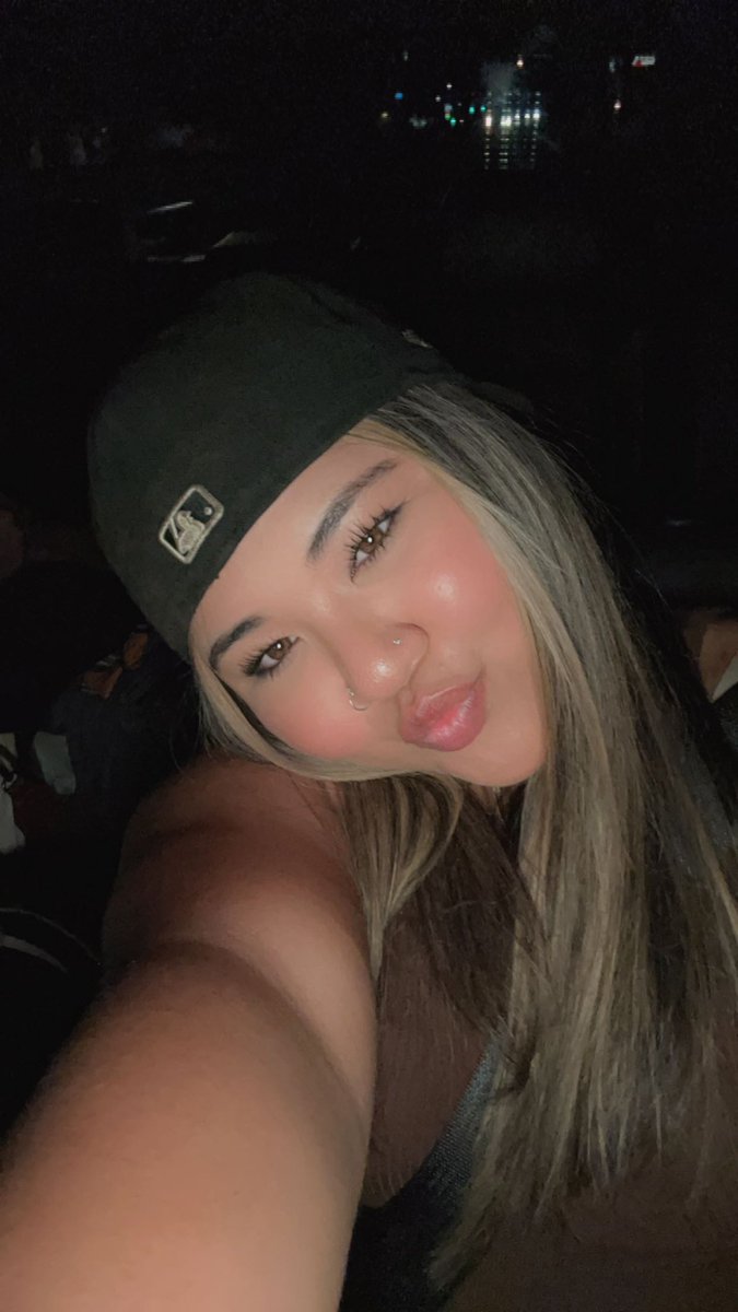 stardominguez22's tweet photo. the hat fit better than the glass slipper https://t.co/OdxQazofz2