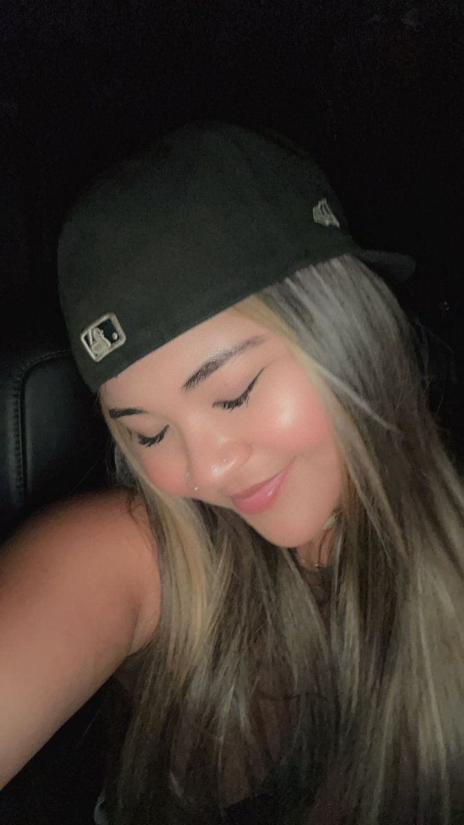 stardominguez22's tweet photo. the hat fit better than the glass slipper https://t.co/OdxQazofz2
