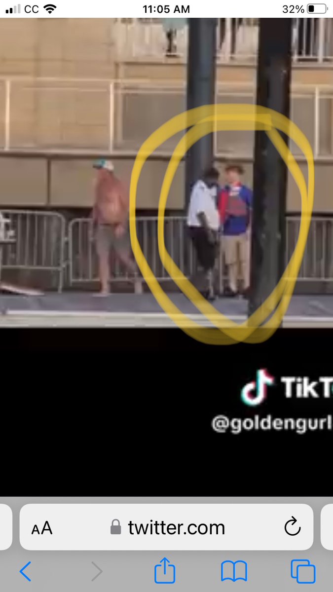 ManiacFlesh's tweet image. This young ally was with him in the beginning and stuck with him until he got hit in the balls and was out in the first minute. #Montgomery #riverboat #youtried