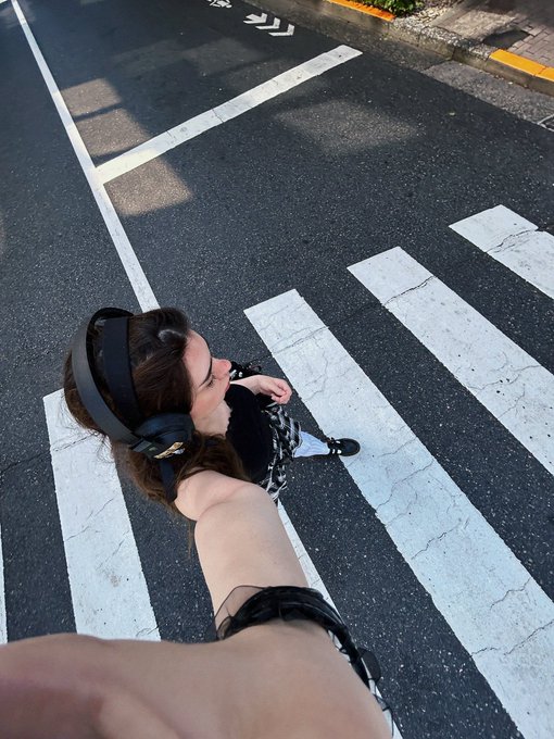 just walking&rsquo; wby (-: https://t.co/Z8K400UjAB