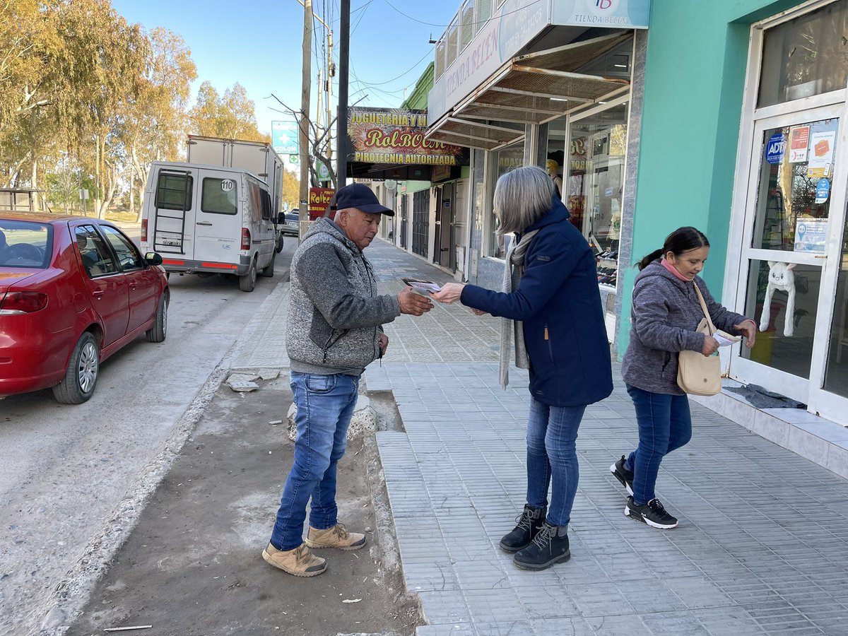 Esta mañana en Ingeniero Huergo llevando nuestras propuestas del CAMBIO. Faltan 5 días para hacer #ElCambioDeNuestrasVidas 💪🇦🇷
