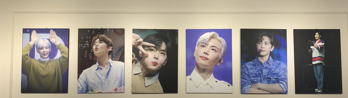 wwandeww's tweet photo. 특전 보자마자 여긴 가야한다 싶었던 카페👍 카페 분위기가 좋았고 충성(?)존에서 좀 뭉클했어요🥹 사진들이 다양해서 액자보는 재미가 컸습니닿ㅎ 그리고 예뻐서 충동구매한 온더락잔🤭 오라오라 온더락잔이여..

#STAY_WITH_JAEYOON https://t.co/fDRf4mK2t6