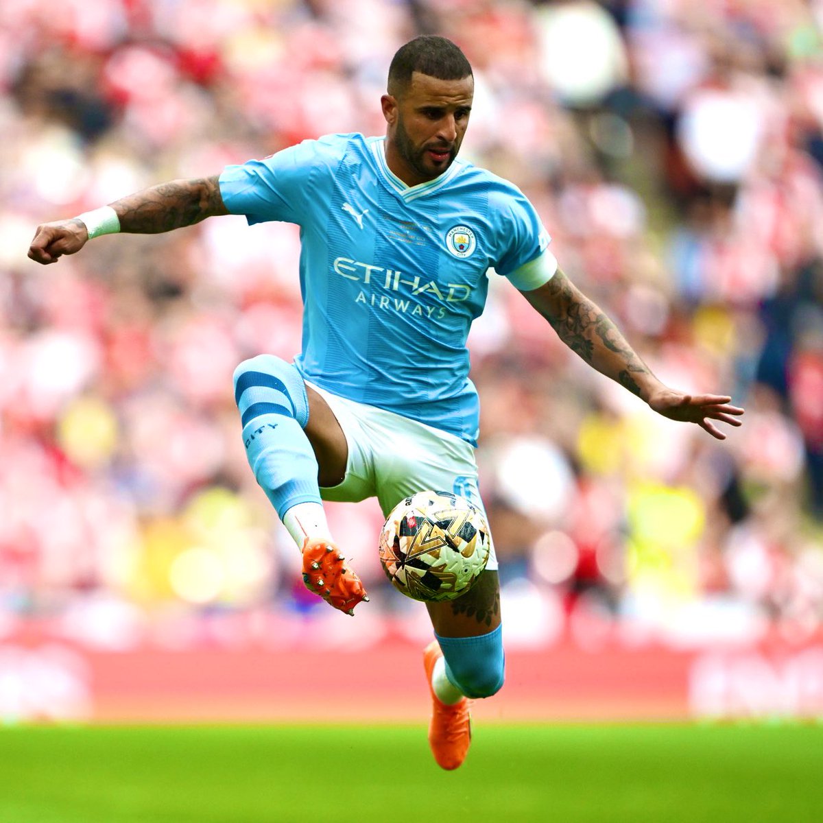 ?? Kyle Walker is on the verge of agreeing a new contract with Man City. ??

(Source: <a href="/FabrizioRomano/">Fabrizio Romano</a>)