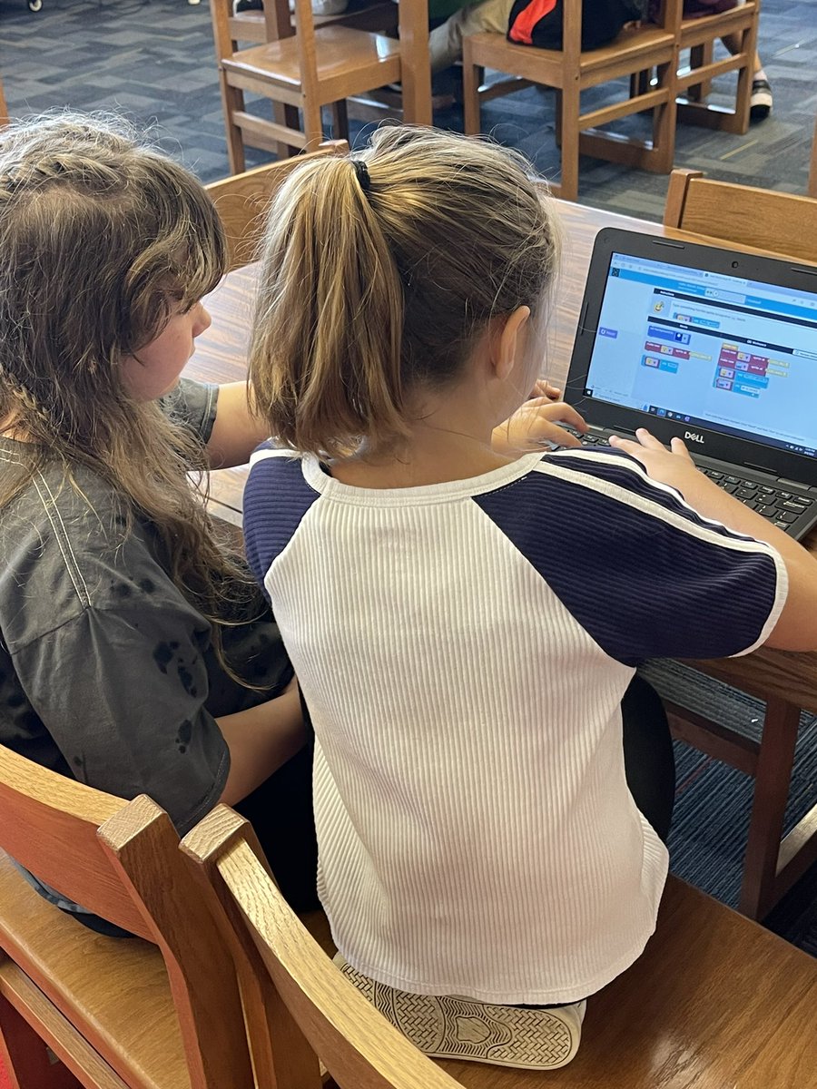 Day one and 3rd, 4th, and 5th are already coding! Little device expectation review, some DC sorts with @nearpod, and finishing up with Hello, World from @codeorg! Happy first day, huskies! @SmyrnaPrimary #huskiesinthelibrary