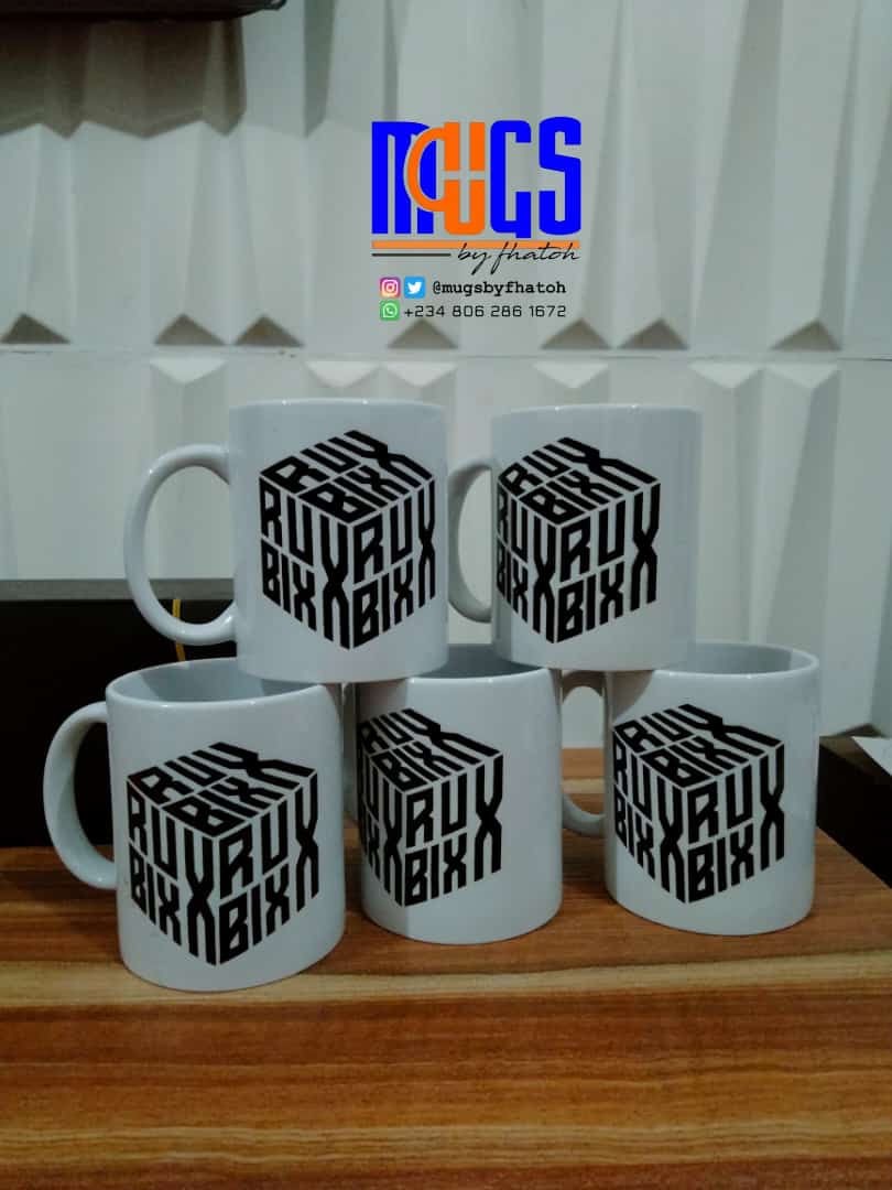 fhatoh_s's tweet photo. Please patronise me today and gift someone a personalized drinkware..

Normal white mug 2500
Regular sized Magic mug 3500
Big magic mug N5000
Thermal flask with temperature indicator..7500 each...

Not asking for much.. just a rt please 🙏🏿 https://t.co/phT3pKnIUc