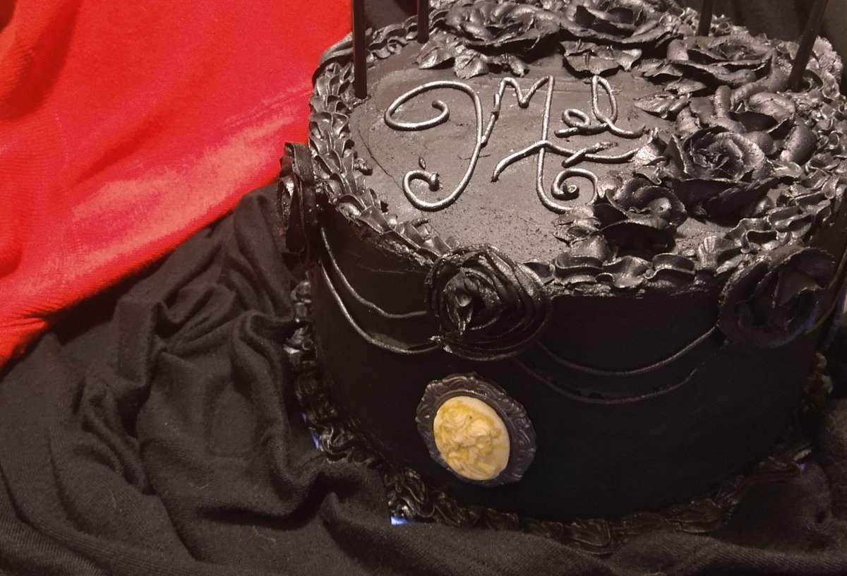 MmmmPie's tweet photo. Birthday cake request, "Victorian Funeral."  Cameos are molded candy melt, poured and colored/antiqued/finished by @CworthDynamics https://t.co/GCU64LnZBi