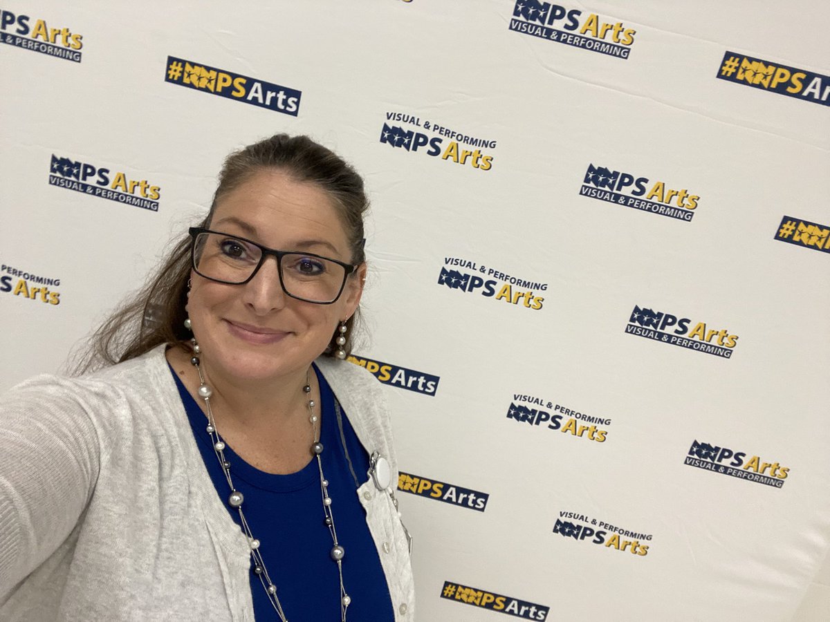 KSheeSmith's tweet image. First photo in front of our new #NNPSArts Banner!!!  You’re gonna see this thing all over our city now😝😝