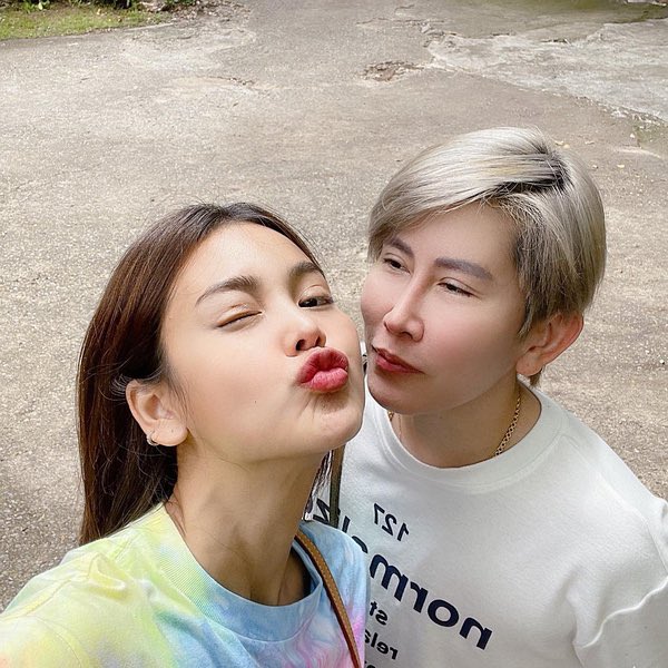 danisstafftutu's tweet photo. @dae_stubborn When E and C first met, Matt was by E's side all the time. E lied about being single and dating C, didn't she fear retribution? E lied to his fans from the start.Double eyelids for couples😉 https://t.co/4Ir0L08pnB