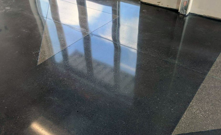 mbs_americas's tweet photo. Check out this smooth #concrete #floor at RA Libs Inc. in Sellersburg, #Indiana! Say goodbye to joint issues with the MB Slab System. Read more (https://t.co/oDM2vfWE9y) #nothamerica #innovation #sustainability https://t.co/GttVX9YY3X