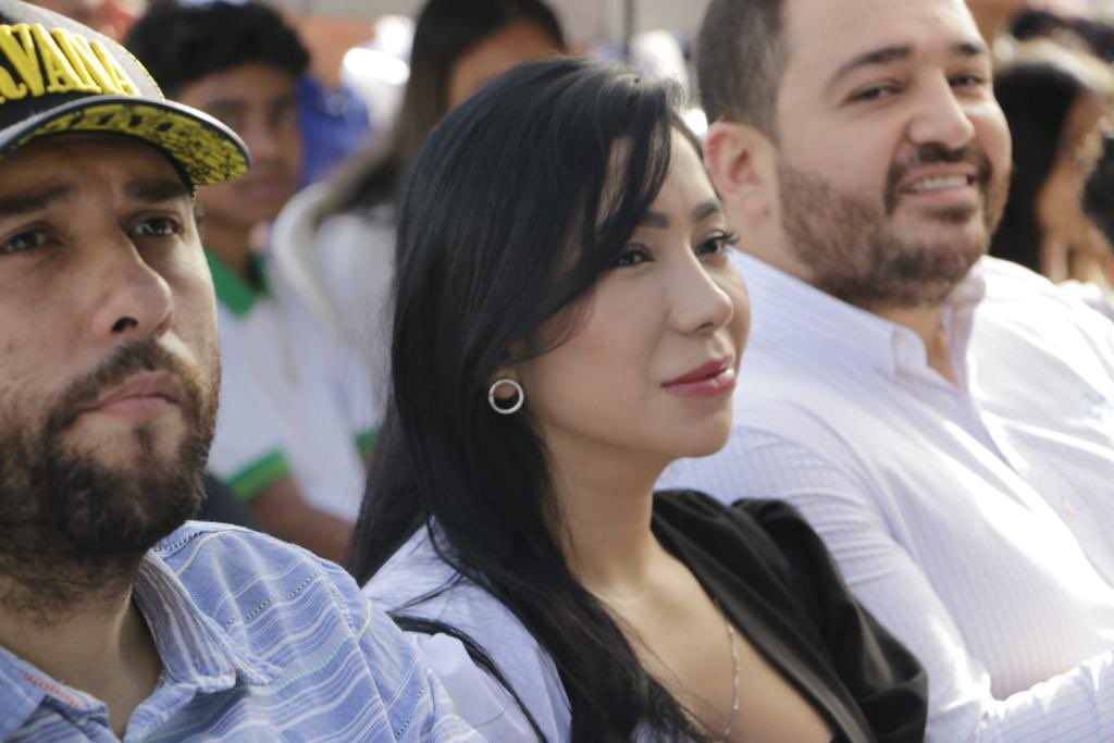 VanesAlvarez89's tweet image. 🚀¡Las oportunidades son para todos!

El Distrito le cumple a la educación.
Con una entrega de más de 21.000 #ComputadoresFuturo.💻

👩🏻‍💻Estamos felices porque así, sembramos la semilla del #ValleDelSoftware en todas las comunas y corregimientos de Medellín.🥳