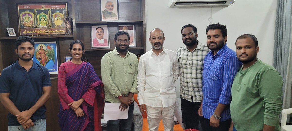 Allapprentices's tweet photo. Delhi India : Today  SCR Team meet Shri Bandi Sanjay  Sir second time in Delhi.@bandisanjay_bjp Sir very thank full  for your support and your kindness in 109 batch candidates in Level-1. Sir said that on this  matter discussed with Railway minister waiting for decision.🙏 https://t.co/xor2LzyeCd