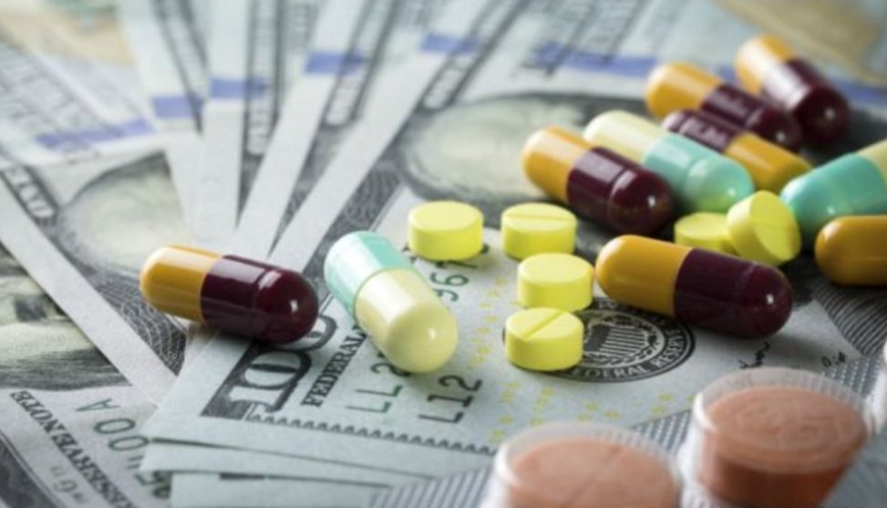 Hay un detalle muy revelador en torno a las vacunas C-19:

¿Porqué en 2020 farmacéuticas históricas en Inmunología no entraron directamente a liderar su desarrollo, cediendo iniciativa y mercado a farmas como Pfizer o Moderna que eran de segunda fila en ese campo?
Hilo.⬇️