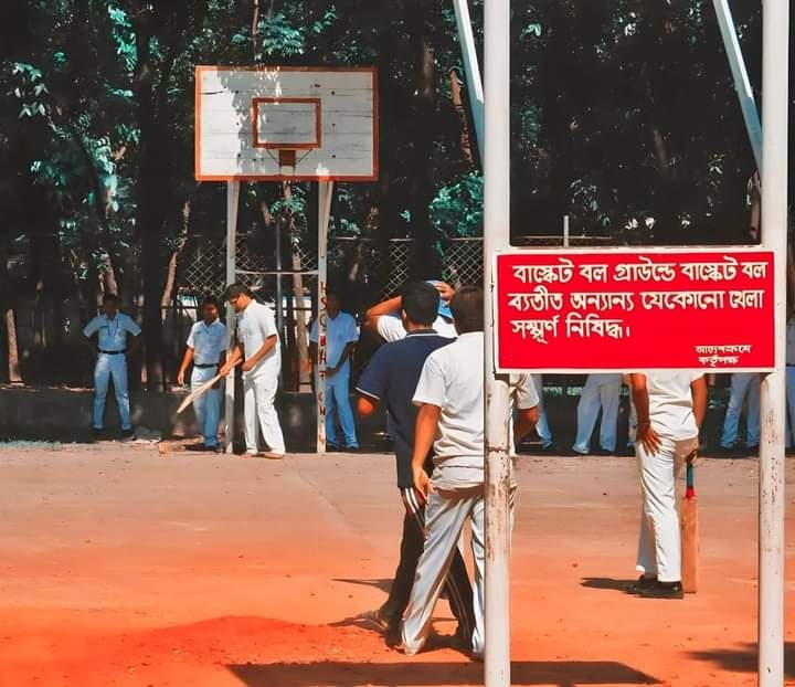 Bangladesh, where you break the rules to play cricket 🏏

📷 Fahad Ibn Alam 

📍 Dhaka Residential Model 
College

#Cricket #cricketphotography