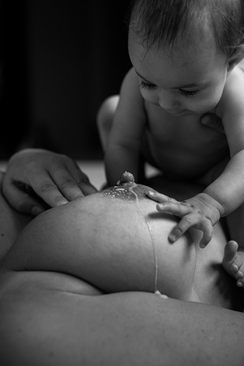 poesiacomelos's tweet photo. Amor líquido. 

#agostodourado #aleitamentomaterno #love #breastfeedingweek #breastfeeding #art #NFTCollection https://t.co/a7SvH80Jm4