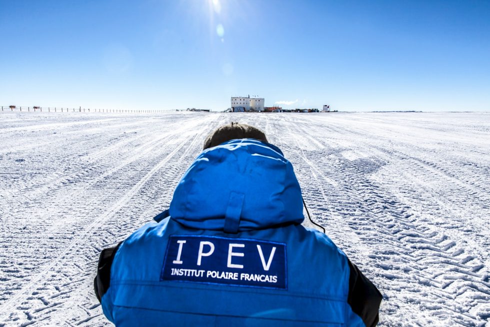 Envie d'aventure ? D'aller au bout du monde ? De vivre un an (presque) comme un astronaute ? Les amis de l'@_IPEV❄️recherchent un(e) électrotechnicien(ne) / électricien(ne) pour hiverner sur la base de Concordia, au milieu de l'antarctique 🇹🇫🇦🇶. C'est très urgent alors candidatez