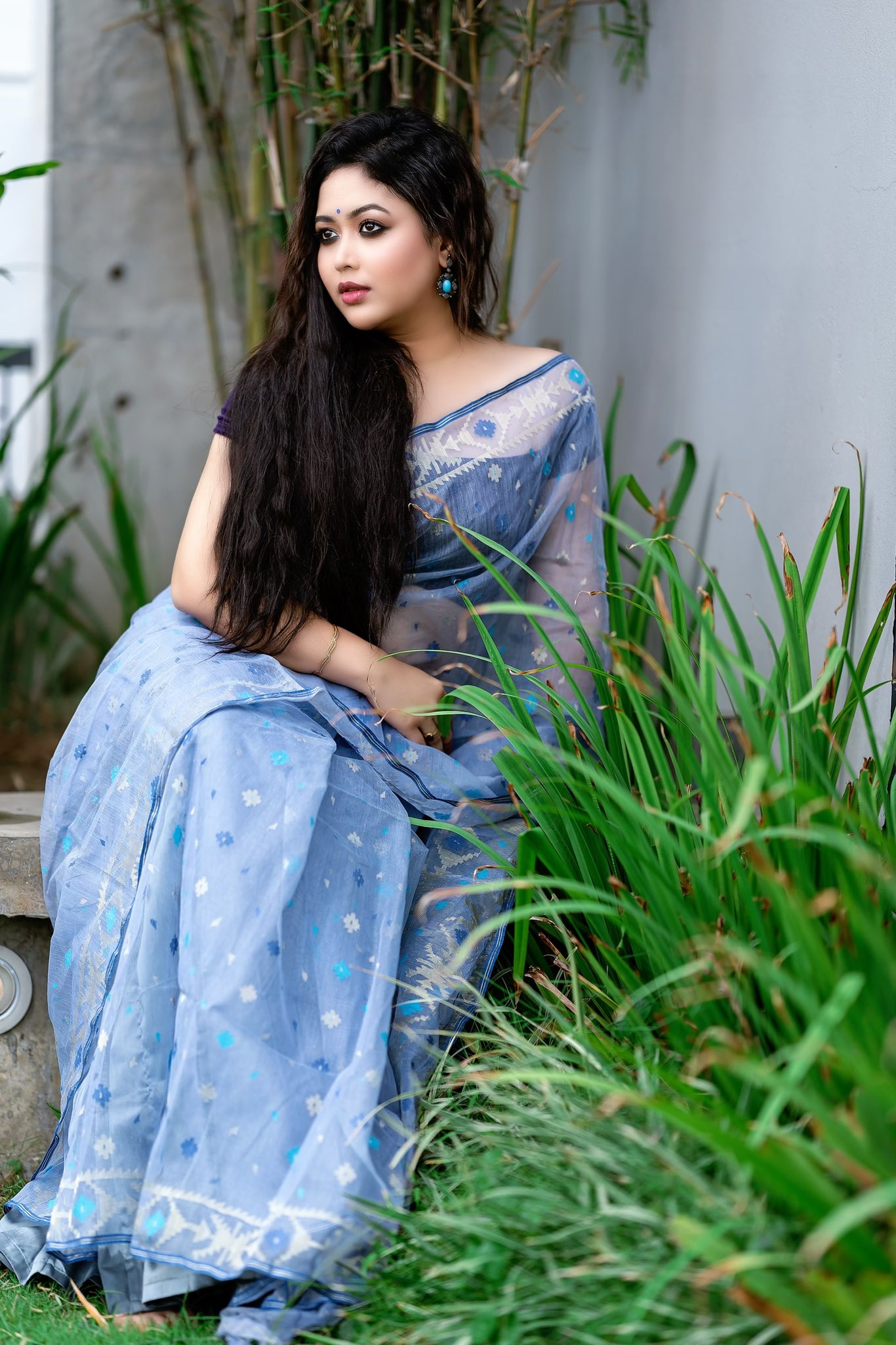 Ashna habib bhabna on X: "কে প্রথম কাছে এসেছি কে প্রথম চেয়ে দেখেছি, কিছুতেই পাই না ভেবে কে প্রথম ভালবেসেছি, তুমি না অমি ? In Karutantra ? জয়িতা আফরিন https://t.co ...