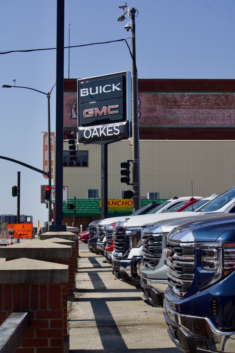 OakesAuto's tweet photo. Oakes Buick GMC officially has Oakes signage up! Come by today and allow our team to find the perfect vehicle for your lifestyle.
📍3200 Main Street, Kansas City, Missouri
#OakesAuto #OakesBuickGMC https://t.co/9gY17YBW2M