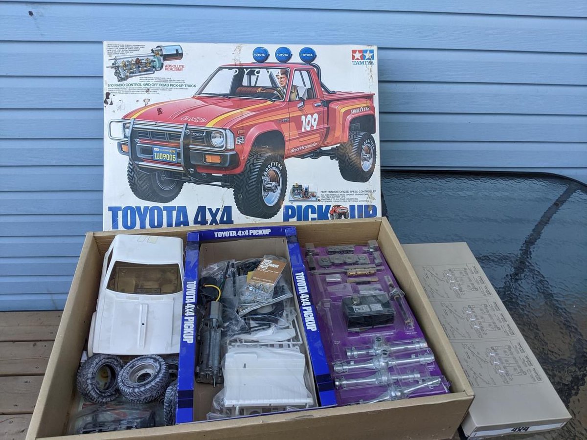 oldRCfanboy's tweet photo. While it’s not quite 100% complete and the build was a tiny bit started, I’m super thrilled to get this in my collection. 
#Tamiya #Toyota 
@TamiyaClubCom 
@tamiyablog https://t.co/VUiel1MCX2