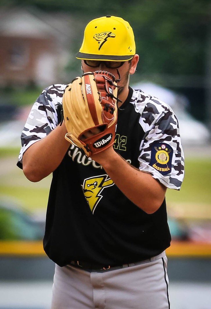 Happy birthday to Shocker alum <a href="/derek_eblin/">Derek Eblin</a>! Enjoy your day! #ShockEm⚡️⚡️⚡️