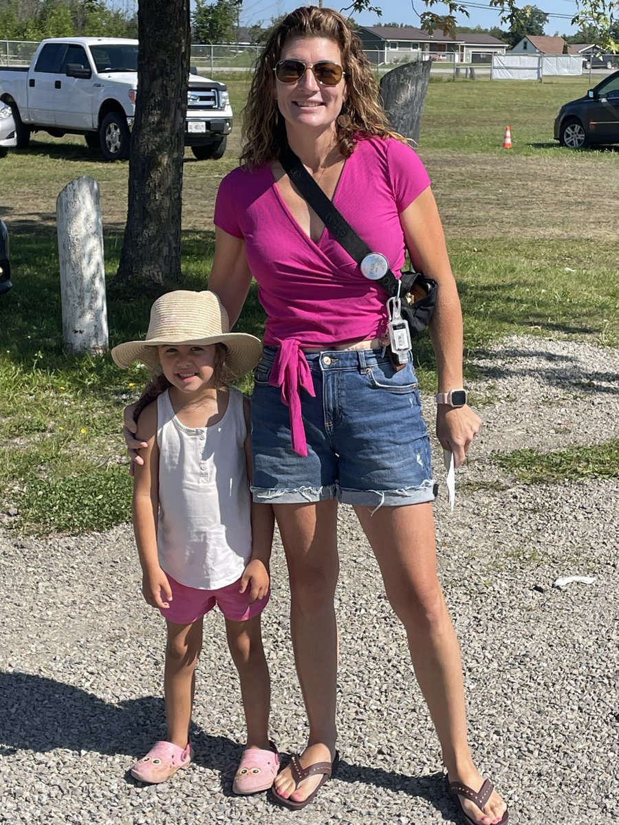 ErinTheriault_'s tweet photo. Lombardy Fair with my mini! Gotta keep those little Agricultural fairs going! #supportag #4hontario #farmersfeedeverybody #fairseason https://t.co/LKIOZXgae4