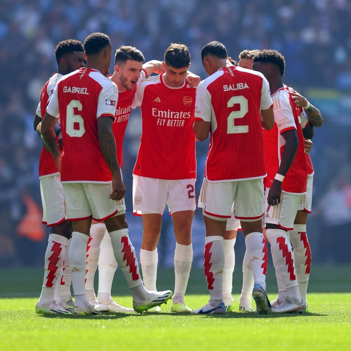 🚨Arsenal Fans 

Retweet and drop your handles let's follow you ASAP ❤️❤️❤️