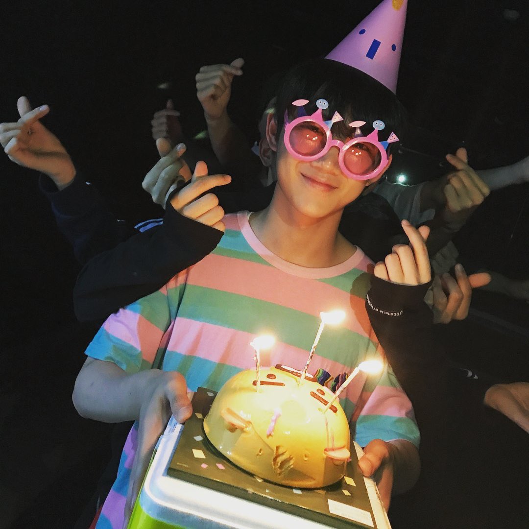 04_520s's tweet photo. 형섭아 생일 축하해
케이크와 형섭이
그리고 케이크에 뽀뽀해주던 형섭이까지
여전히 사랑해
#형섭이_생일아_안녕 https://t.co/RgZJgTeQru