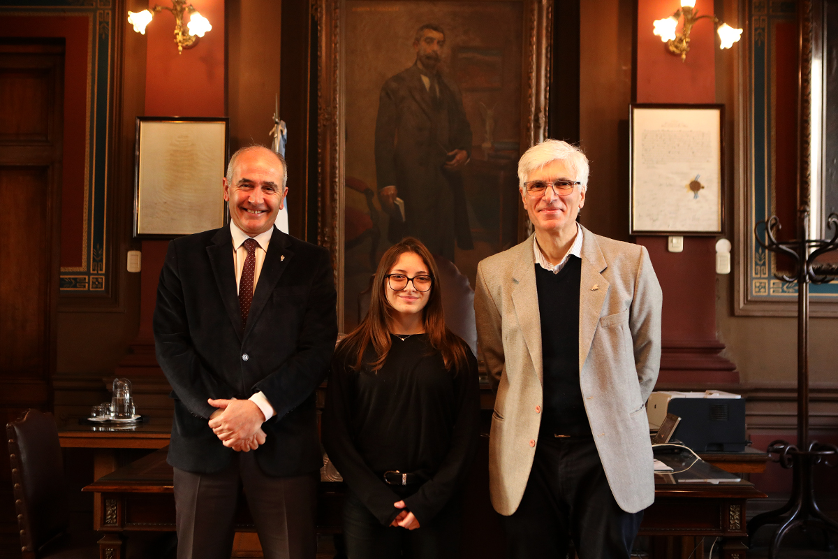 Una alegría recibir la visita de Ian Gottlieb Godoy Garraza, alumno del <a href="/bbaunlp/">Bachillerato de Bellas Artes UNLP</a> y Dana Crivaro, de la facultad de <a href="/ing_unlp/">Ingeniería UNLP</a>. Ellos fueron seleccionados por la <a href="/NASA/">NASA</a> para planificar una misión a Marte. Felicitaciones por el esfuerzo y el talento 👏👏👏