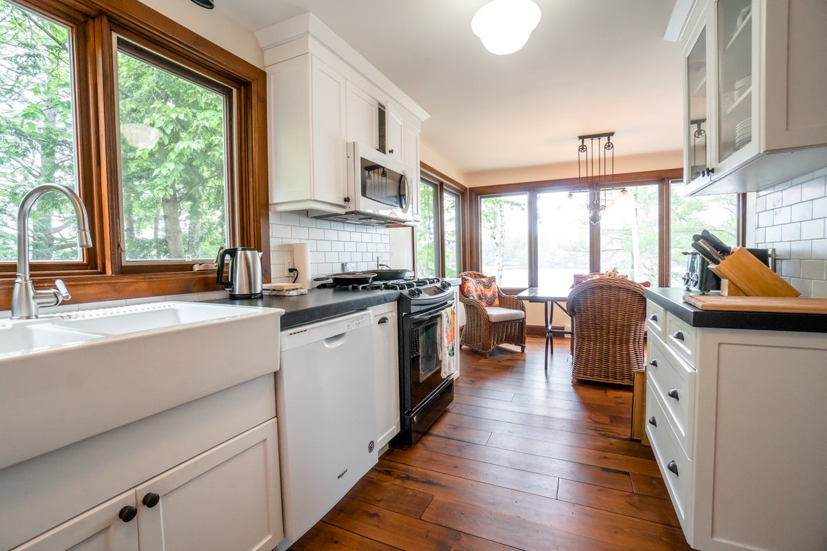 Discover the township of Muskoka Lakes at Two Docs. Situated on the shores of Little Whitefish Lake, this property features a beautiful sun shelter and a large tennis court. Book your lakeside escape with Ontario Cottage Rentals today.

#myOCRvacation