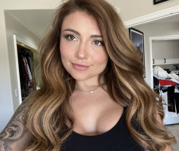 Hanging out on my Onlyfans this morning come chat w/ me ?❤️✨ https://t.co/0M6ji2tJBn