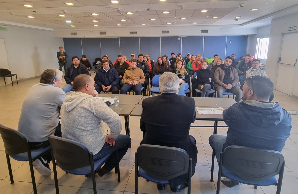RubenLedesmaOK's tweet photo. Junto a otros precandidatos de https://t.co/CDC4DAIq7G de Moreno le hable con el corazón a los trabajadores, delegados y delegadas de distintas empresas de esa región, para decirles que tienen que volver a creer para defender a nuestra patria. 
@CoPeBoARG https://t.co/LWp7kX196c