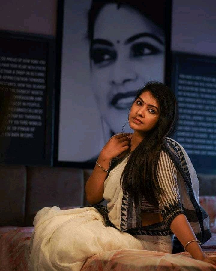 Jothi_Theni's tweet photo. நான் கெடச்சா 
என்ன எங்க வெச்சி ஓப்பிங்க

1) லாரி
2) பஸ்ஸ்டாண்ட் கக்கூஸ்
3) முள் போதர்
4) லாட்ஜ் https://t.co/mTkiX57EDZ