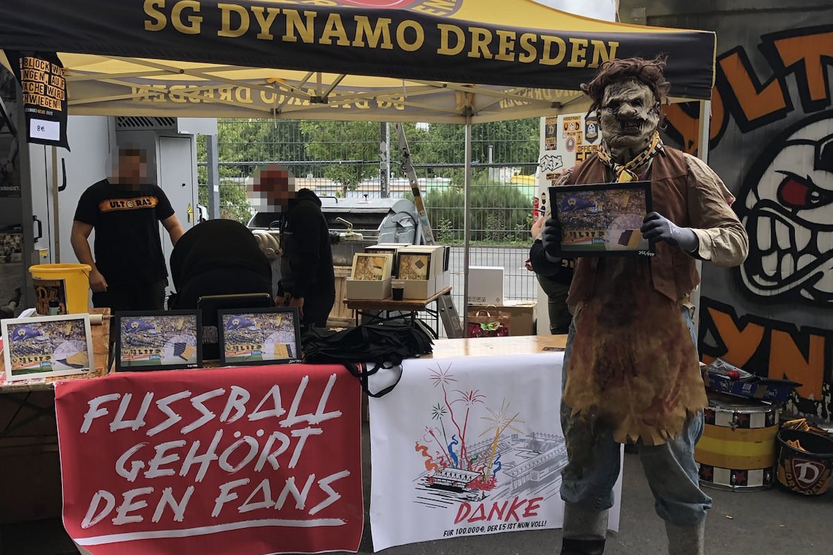 FgdF_Zwickau's tweet photo. Was war denn da am Wochenende in Dresden los? Krass! Danke! Fanversammlung, Ansprache im Stadion, Schweineverkauf, Spruchband!
#crowdfunding #dfb #dritteliga #dynamodresden #eenebande #fankurve #fans #fgdf #fsvzwickau #fussball #sgd1953 #sgdynamodresden #solidarität #ultras https://t.co/qhoGnEsJuD