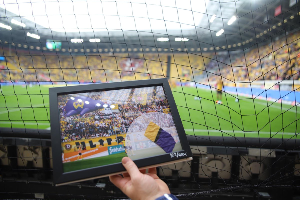 FgdF_Zwickau's tweet photo. Was war denn da am Wochenende in Dresden los? Krass! Danke! Fanversammlung, Ansprache im Stadion, Schweineverkauf, Spruchband!
#crowdfunding #dfb #dritteliga #dynamodresden #eenebande #fankurve #fans #fgdf #fsvzwickau #fussball #sgd1953 #sgdynamodresden #solidarität #ultras https://t.co/qhoGnEsJuD
