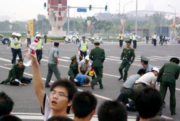Shout out to my Direct Action team mates Cesar & Jonathan for protecting one another when we got beaten up,  tortured & interrogated by the Chinese military for demonstrating our solidarity with the Tibetan people 15 years ago to this day. 

#FreeTibet2008
#BeijingOlympics