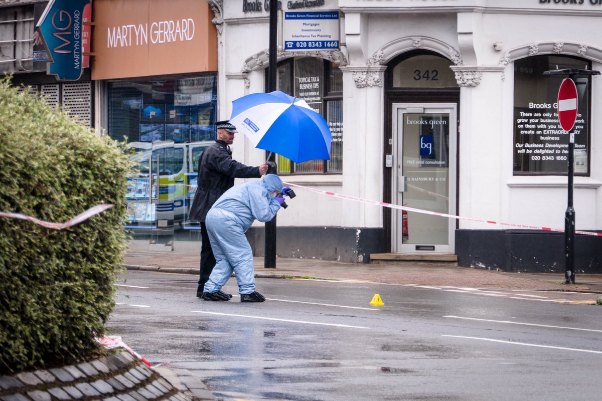 csi_london's tweet photo. @CrimeLdn @ScarcityStudios @999London @uknip247 @obbsie @MPSBarnet #knifecrime #AnotherLifeLost
8/8/23 #MurderInvestigation-Fatal #Stabbing-Male 18. Regents Park Road, #Finchley Central, #Barnet, #N3
https://t.co/8PGR9heKJO https://t.co/VWFWlFJVhs