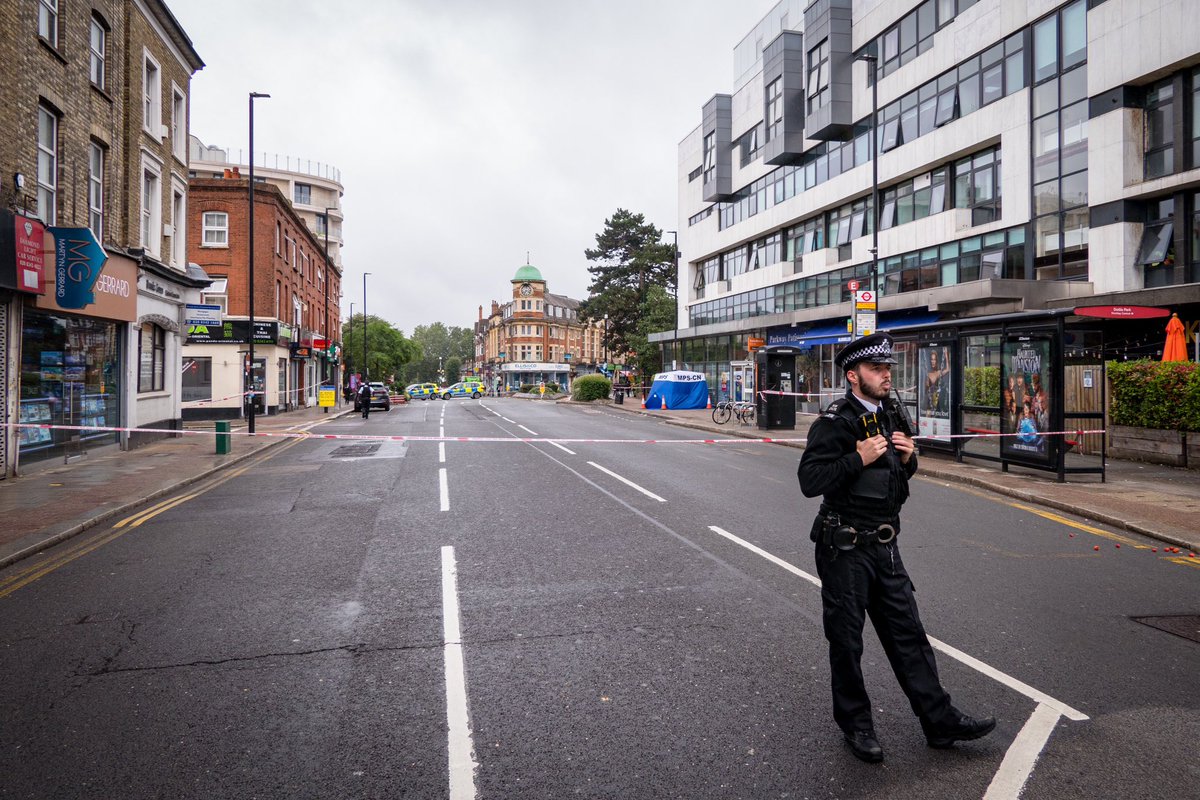 csi_london's tweet photo. @CrimeLdn @ScarcityStudios @999London @uknip247 @obbsie @MPSBarnet #knifecrime #AnotherLifeLost
8/8/23 #MurderInvestigation-Fatal #Stabbing-Male 18. Regents Park Road, #Finchley Central, #Barnet, #N3
https://t.co/8PGR9heKJO https://t.co/VWFWlFJVhs