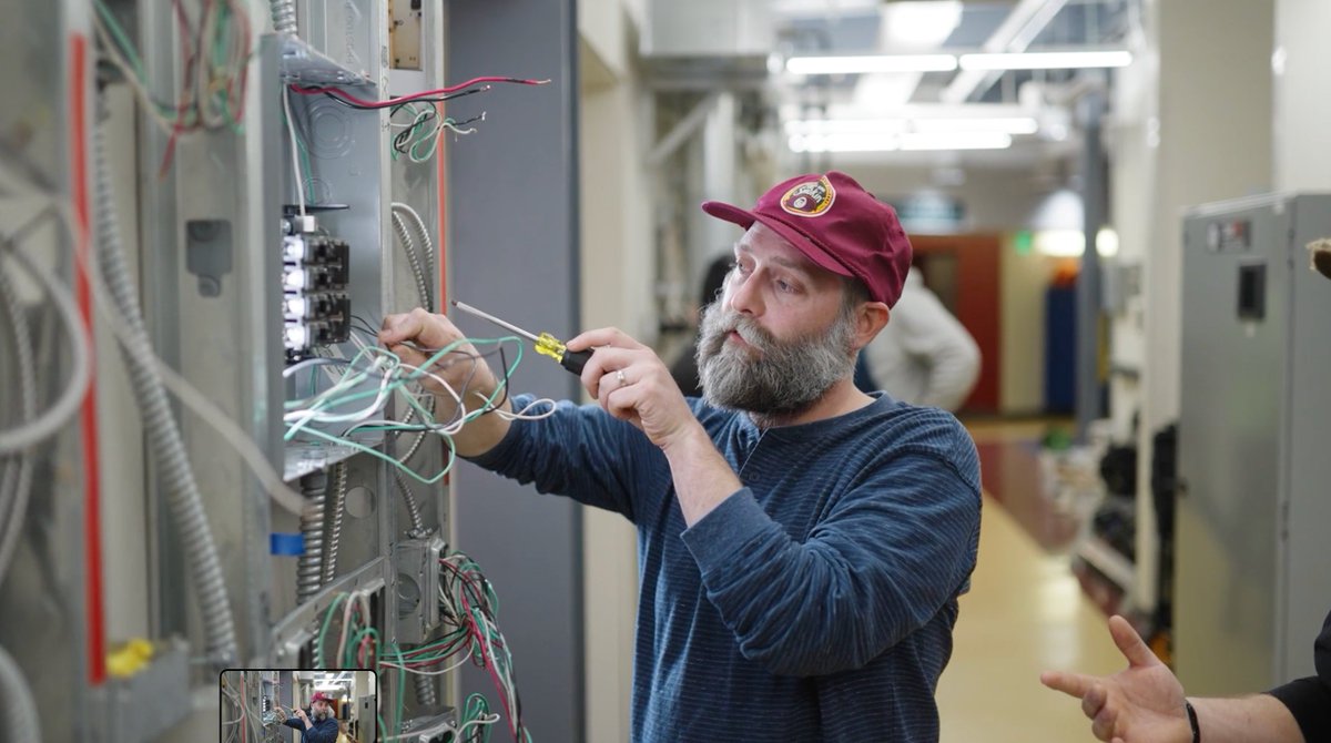 ElectricTV's tweet image. More than ever, the world is seeing the #essential nature of the #skilledtrades. That’s why #NECA and the #IBEW partner together to create state-of-the-art, tuition-free #electricaltraining programs to teach the electricians of tomorrow w/out the debt of a university degree.⁠