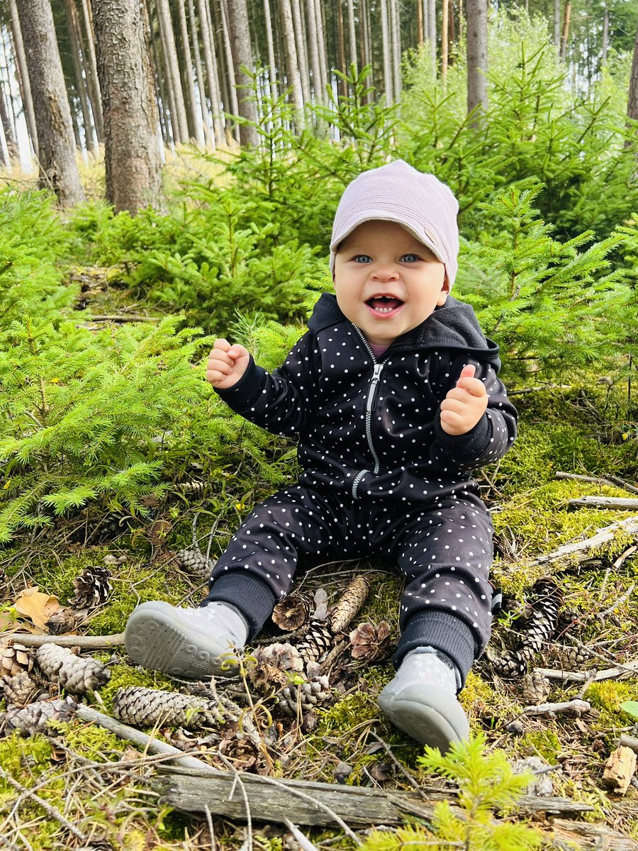 Embrace the natural wonder of the forest – where every tree becomes a playmate and adventure awaits! 🌳🌲 #HolidayTime #NaturePlay